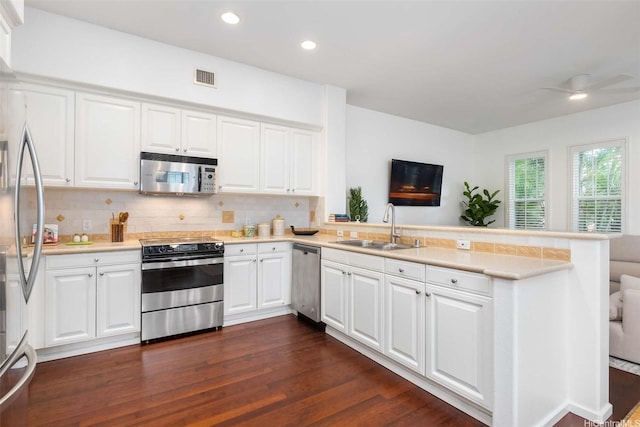 92-1164 Olani St Unit 47-3, Kapolei, HI 96707 - kitchen with stainless steel appliances, a sink, a peninsula, light countertops, and recessed lighting