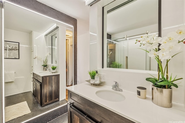 2825 S King St Unit 1403, Honolulu, HI 96826 - full bath with vanity and an enclosed shower