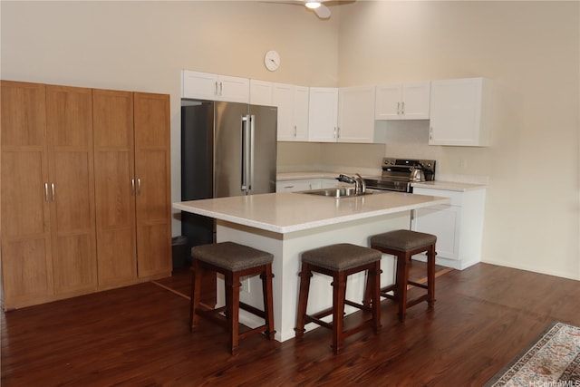 47-665 Hui Kelu St Unit 7702, Kaneohe, HI 96744 - kitchen with appliances with stainless steel finishes, a sink, a breakfast bar area, light countertops, and white cabinets