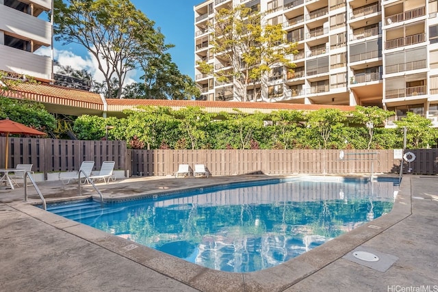 3138 Waialae Ave Unit 230, Honolulu, HI 96816 - community pool with a patio area