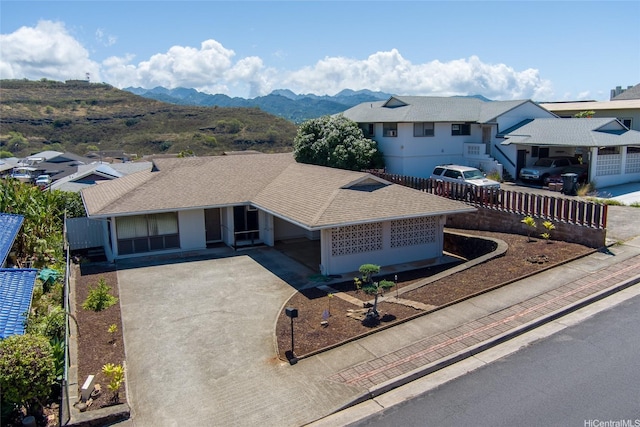 1157 Ala Aloalo St, Honolulu, HI 96818 - ranch-style home with concrete driveway, a mountain view, and a residential view