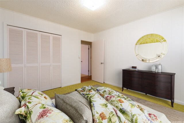 1157 Ala Aloalo St, Honolulu, HI 96818 - bedroom featuring carpet floors, a closet, and a textured ceiling