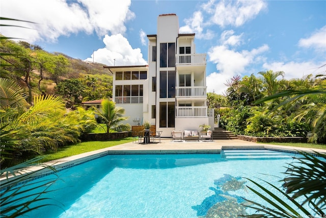 7421 Mokuhano Pl, Honolulu, HI 96825 - outdoor pool with a patio and a sunroom