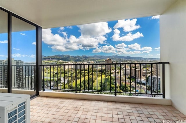 990 Ala Nanala St Unit 27D, Honolulu, HI 96818 - balcony with a mountain view