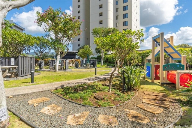 990 Ala Nanala St Unit 27D, Honolulu, HI 96818 - view of grassy yard