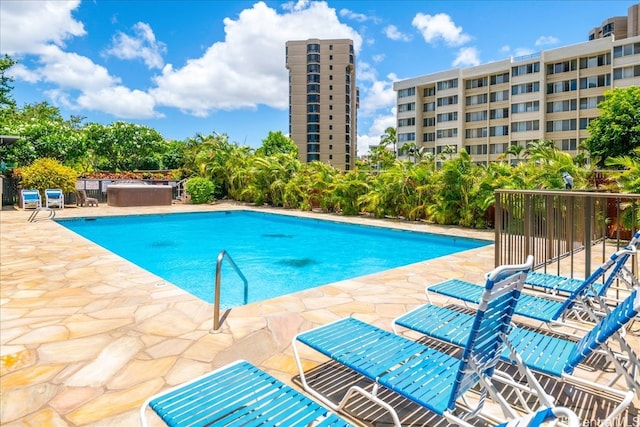 990 Ala Nanala St Unit 27D, Honolulu, HI 96818 - community pool featuring a patio and a jacuzzi