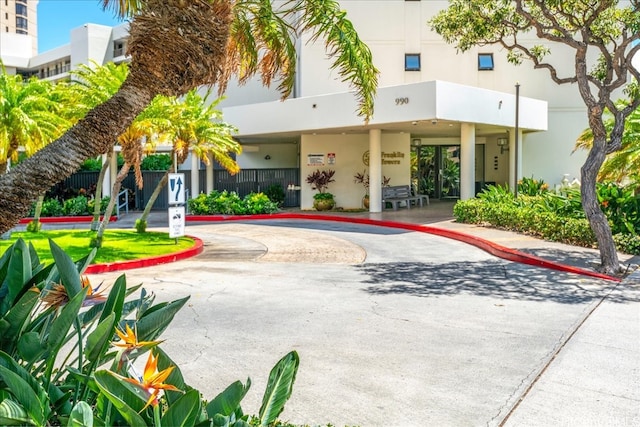 990 Ala Nanala St Unit 27D, Honolulu, HI 96818 - property entrance featuring stucco siding