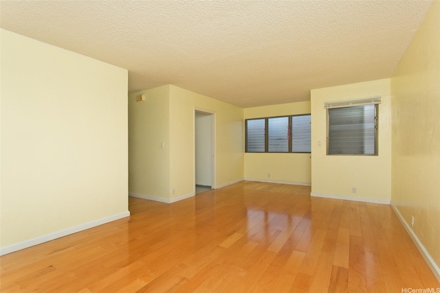 98-364 Kaonohi St Unit 11/386, Aiea, HI 96701 - empty room featuring light wood-style floors and a textured ceiling