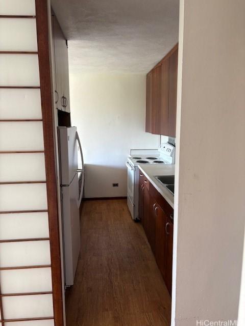 1519 Nuuanu Ave Unit 1042, Honolulu, HI 96817 - kitchen featuring white appliances, light countertops, and a sink
