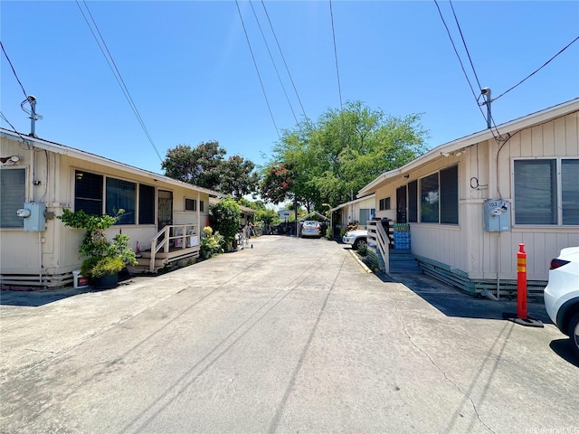 1039 Wong Ln, Honolulu, HI 96817 - view of concrete road