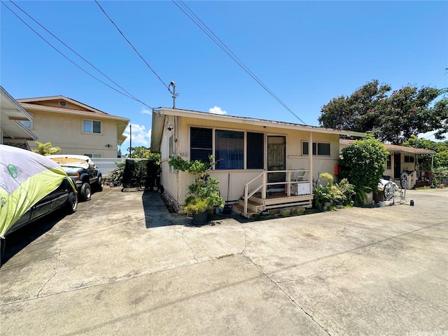1039 Wong Ln, Honolulu, HI 96817 - view of front of home