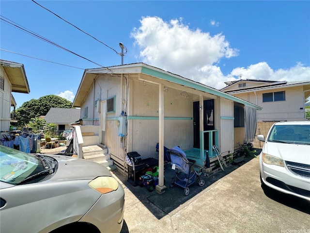 1039 Wong Ln, Honolulu, HI 96817 - view of side of property with entry steps