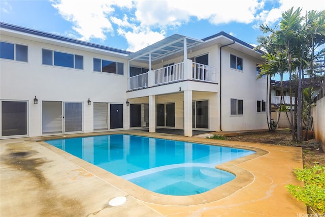 736 Ulili St, Honolulu, HI 96816 - view of pool featuring a pool with connected hot tub and a patio