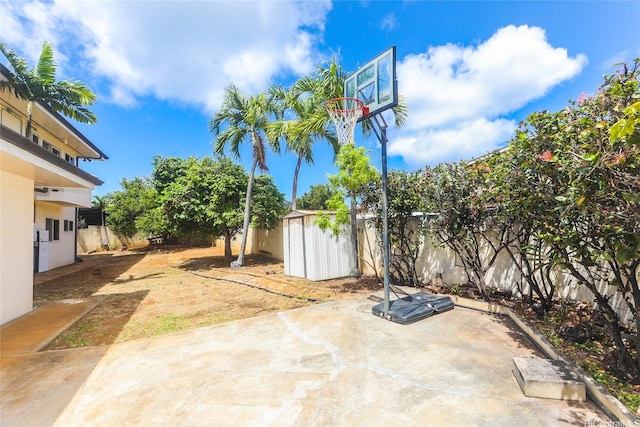 736 Ulili St, Honolulu, HI 96816 - fenced backyard featuring a patio