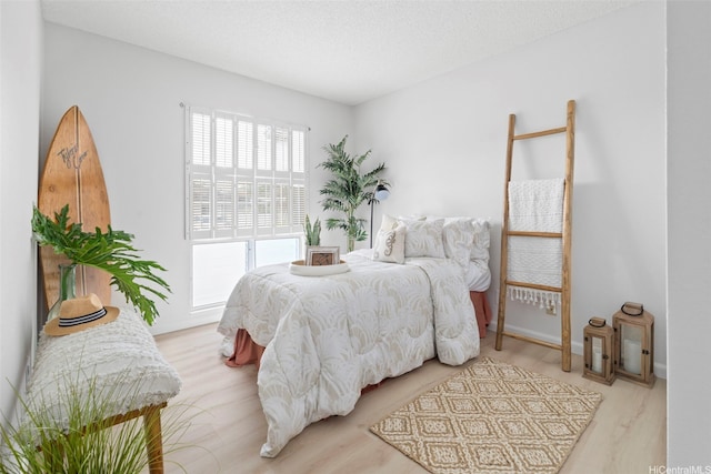 7528 Olili Pl, Honolulu, HI 96825 - bedroom featuring light wood-type flooring