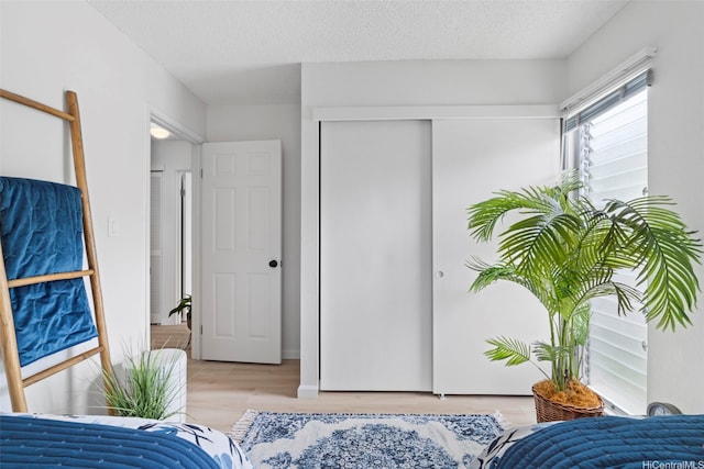 7528 Olili Pl, Honolulu, HI 96825 - bedroom featuring light wood finished floors, a closet, and a textured ceiling