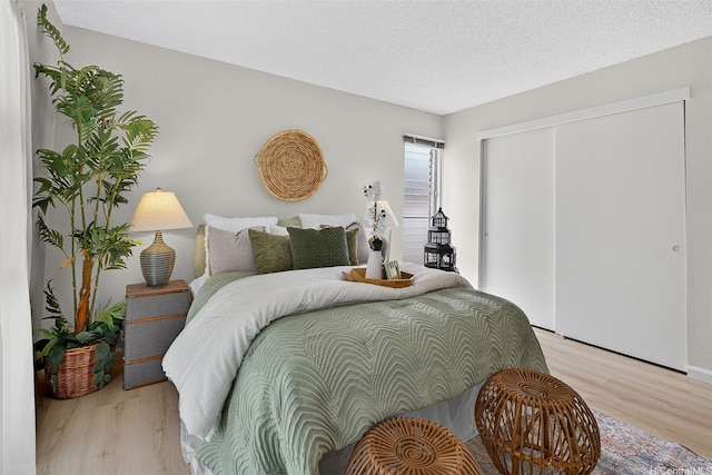 7528 Olili Pl, Honolulu, HI 96825 - bedroom featuring light wood finished floors, a closet, and a textured ceiling
