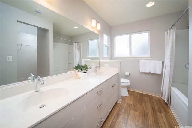 91-1160 Kamakana St Unit 608, Ewa Beach, HI 96706 - full bath with double vanity, wood finished floors, shower / bath combination with curtain, and recessed lighting