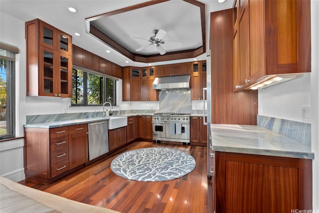 47 Kaapuni Dr, Kailua, HI 96734 - kitchen featuring appliances with stainless steel finishes, under cabinet range hood, dark wood-style flooring, a sink, and ceiling fan