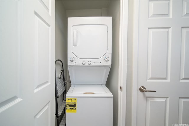 1401 Lusitana St Unit 504, Honolulu, HI 96813 - laundry area with estacked washer and dryer