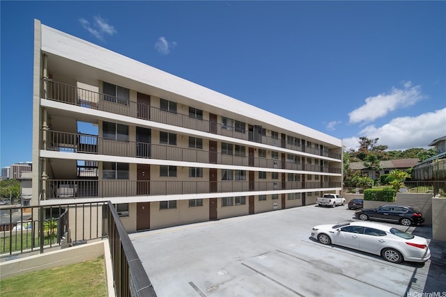 1401 Lusitana St Unit 504, Honolulu, HI 96813 - view of apartment building / complex with uncovered parking