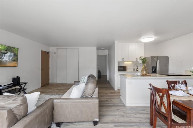 84-707 Kiana Pl Unit 107B, Waianae, HI 96792 - living room featuring light wood-style floors