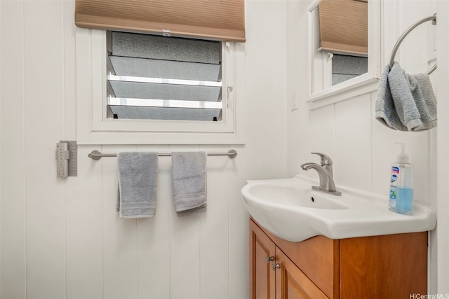 1614 Hoolulu Rd, Wahiawa, HI 96786 - bathroom with vanity and a decorative wall