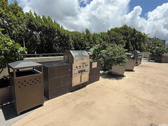 1717 Ala Wai Blvd Unit 306, Honolulu, HI 96815 - view of patio / terrace