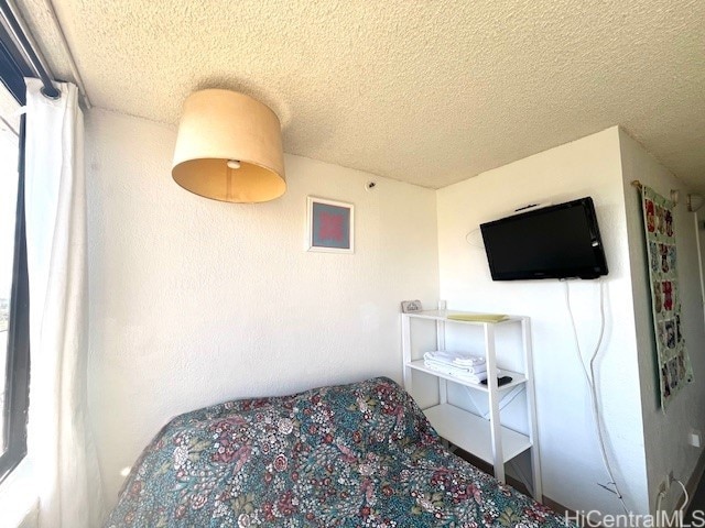 444 Niu St Unit 1312, Honolulu, HI 96815 - bedroom with a textured ceiling