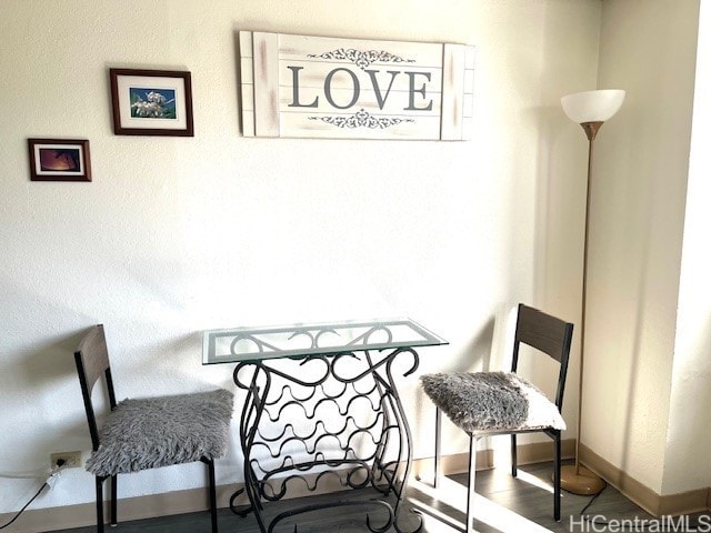 444 Niu St Unit 1312, Honolulu, HI 96815 - dining space with baseboards