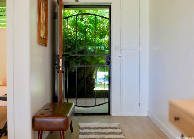 3823 Lower Honoapiilani Rd Unit 105, Lahaina, HI 96761 - entrance foyer with baseboards