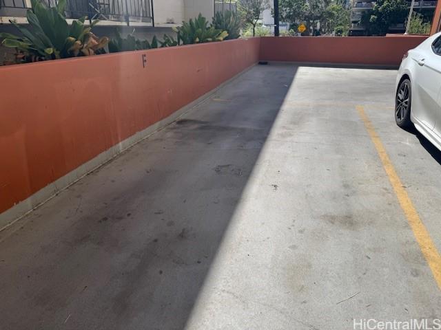 303 Liliuokalani Ave Unit 602, Honolulu, HI 96815 - view of parking / parking lot