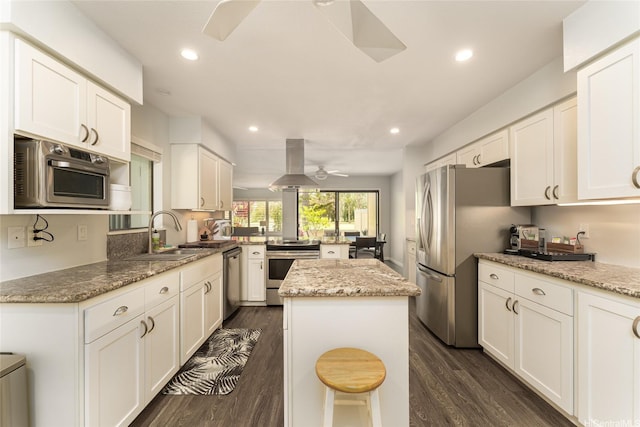 95-280 Ualalehu St Unit 18, Mililani, HI 96789 - kitchen with stainless steel appliances, a peninsula, a ceiling fan, dark wood-style floors, and recessed lighting
