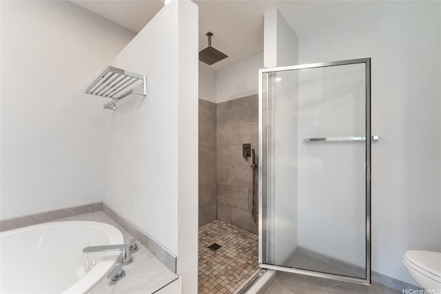 95-280 Ualalehu St Unit 18, Mililani, HI 96789 - full bathroom featuring a stall shower, a garden tub, and toilet