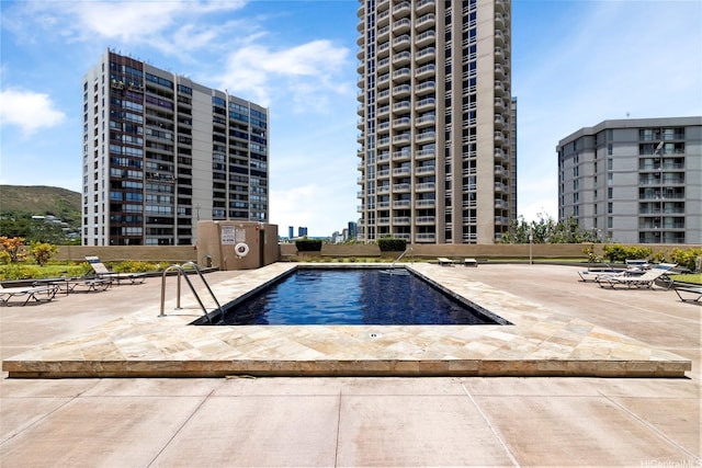 2101 Nuuanu Ave Unit I-1002, Honolulu, HI 96817 - community pool featuring a patio and a city view