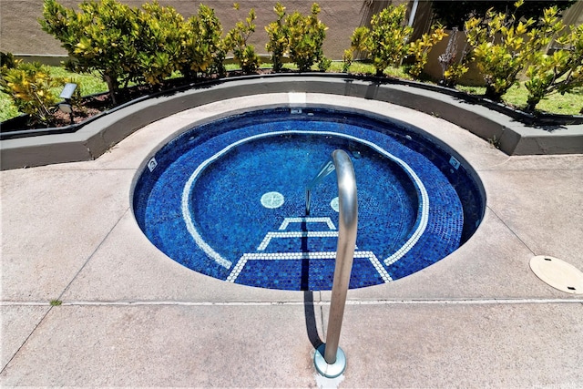 2101 Nuuanu Ave Unit I-1002, Honolulu, HI 96817 - view of swimming pool