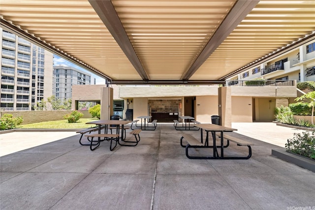 2101 Nuuanu Ave Unit I-1002, Honolulu, HI 96817 - view of patio