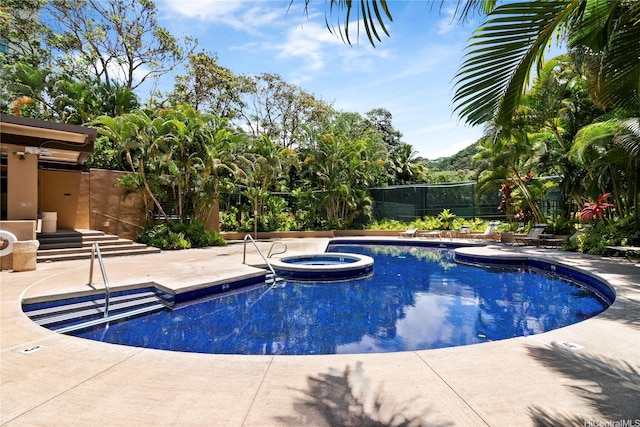 2101 Nuuanu Ave Unit I-1002, Honolulu, HI 96817 - view of swimming pool with a pool with connected hot tub and a patio area