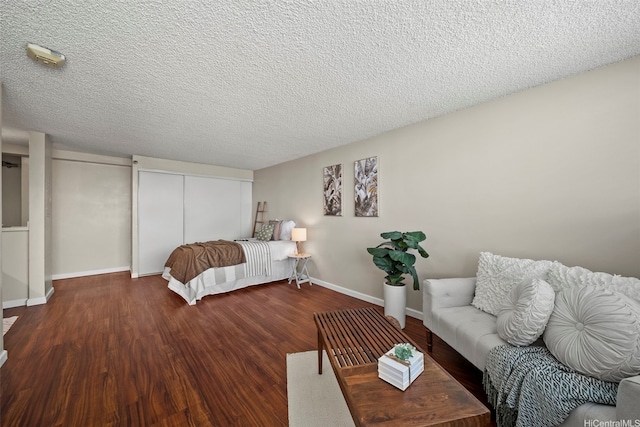 1060 Kamehameha Hwy Unit 4204A, Pearl City, HI 96782 - bedroom with wood finished floors, baseboards, and a textured ceiling