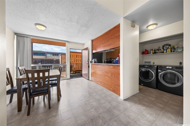 94-402 Kapuahi St Unit 46, Mililani, HI 96789 - dining space featuring a wall of windows, washing machine and clothes dryer, and a textured ceiling
