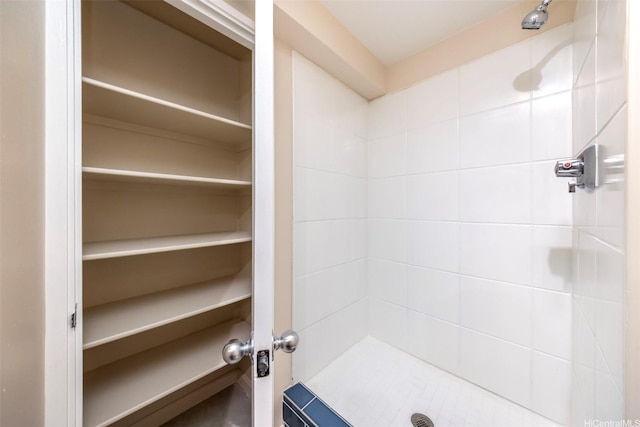 2724 Kahoaloha Ln Unit 1407, Honolulu, HI 96826 - full bathroom with a tile shower