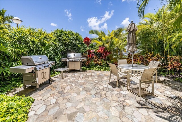 66 Queen St Unit 2904, Honolulu, HI 96813 - view of patio / terrace with area for grilling and outdoor dining space
