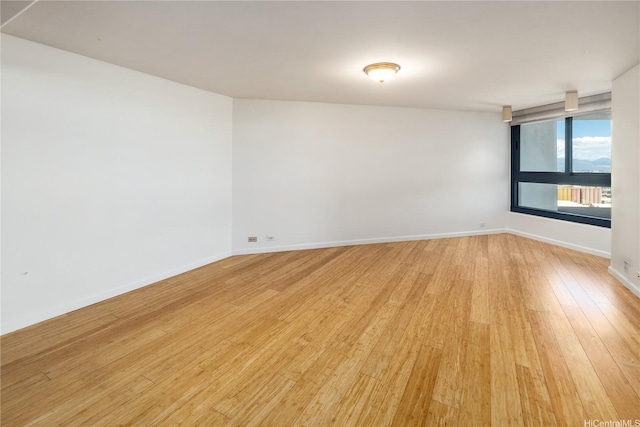 66 Queen St Unit 2904, Honolulu, HI 96813 - spare room featuring light wood finished floors and baseboards