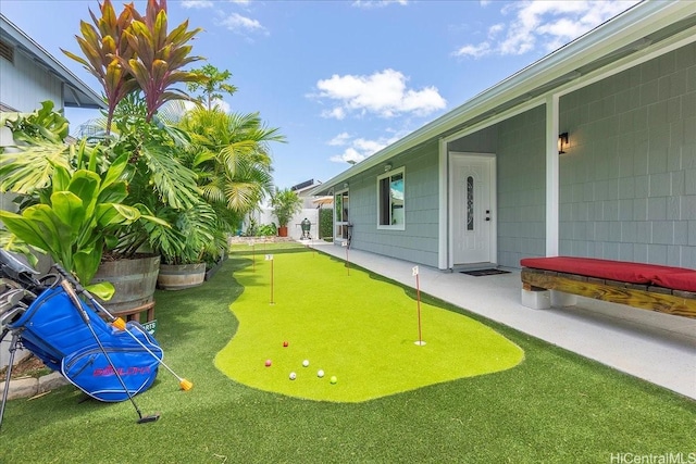 94-457 Akoa Pl, Mililani, HI 96789 - view of yard with a putting green