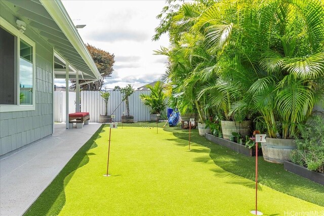 94-457 Akoa Pl, Mililani, HI 96789 - fenced backyard with an area to practice putting