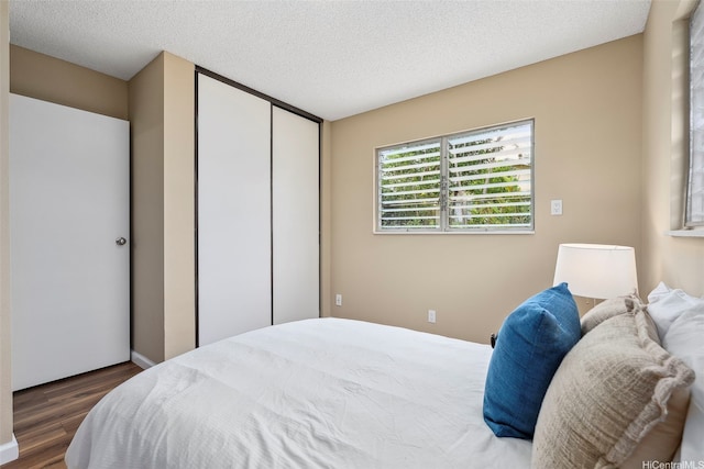 91-1338-A Karayan St, Ewa Beach, HI 96706 - bedroom with wood finished floors, a closet, and a textured ceiling