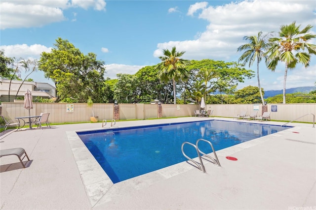 44-374 Olina St Unit 1, Kaneohe, HI 96744 - view of pool featuring a patio area and a fenced backyard