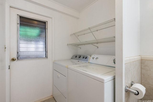 92-742 Nohopono St, Kapolei, HI 96707 - laundry area featuring washing machine and clothes dryer and ornamental molding