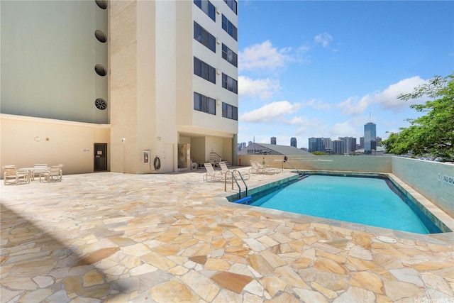 1760 S Beretania St Unit 15B, Honolulu, HI 96826 - community pool with a patio area and a city view