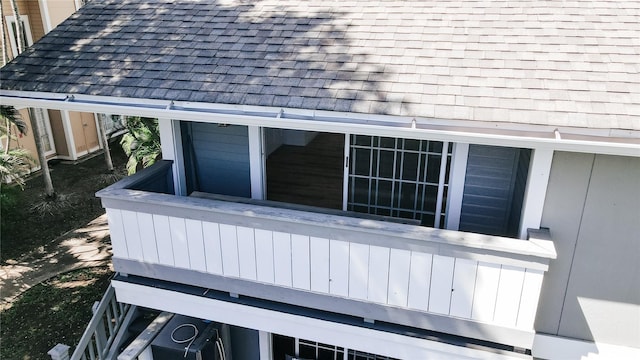 255 Mananai Pl Unit 52T, Honolulu, HI 96818 - exterior view of a shingled roof